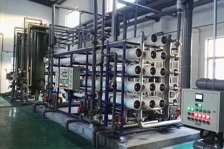 純水箱高水位自動(dòng)停機(jī)，低水位自動(dòng)開機(jī)功能