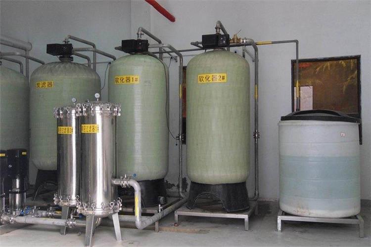 在軟化水設備安裝的時候應該考慮到需不需要安裝其他的配套裝置