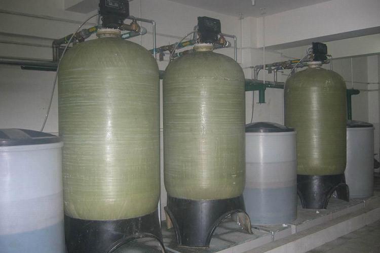 若把SDI5值超標的水供給軟化水設(shè)備作為給水，在膜組件的表面將附著污垢，這樣需要通過清洗來去除污垢